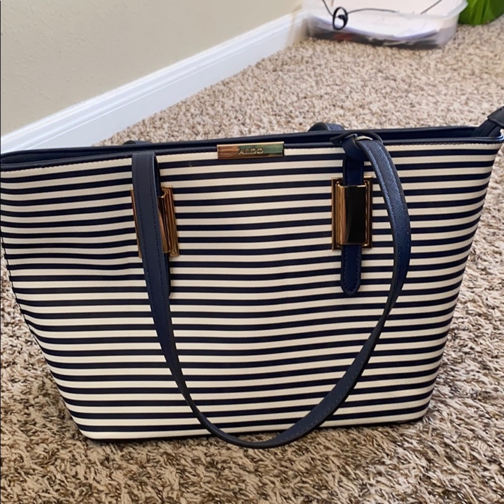 Aldo navy and white hand bag
